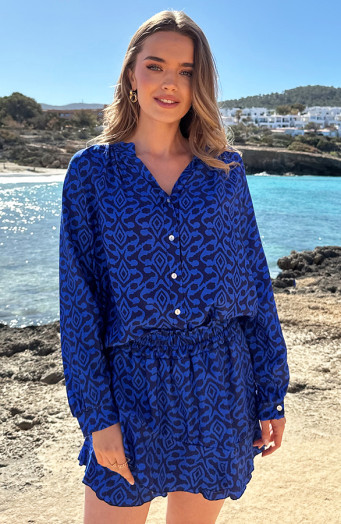 Viskosebluse mit Metallprint in Kobaltblau