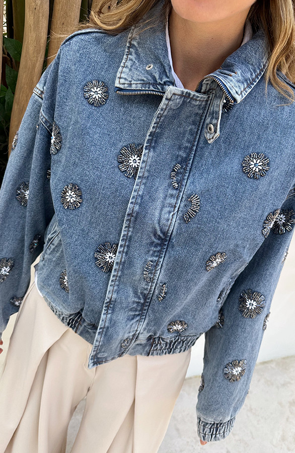Statement-Denim-Jacket-Met-Bloem-Applicaties-6-2