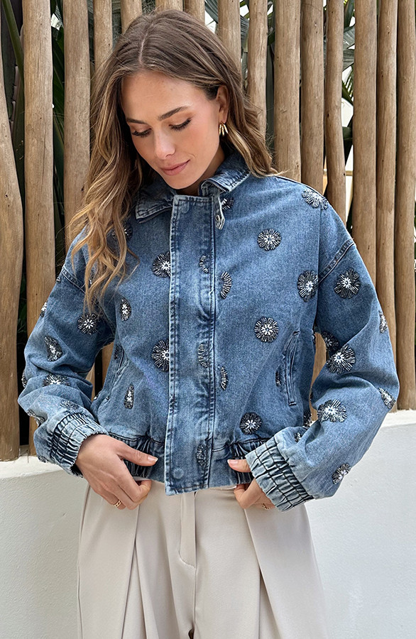 Statement-Denim-Jacket-Met-Bloem-Applicaties-6-5
