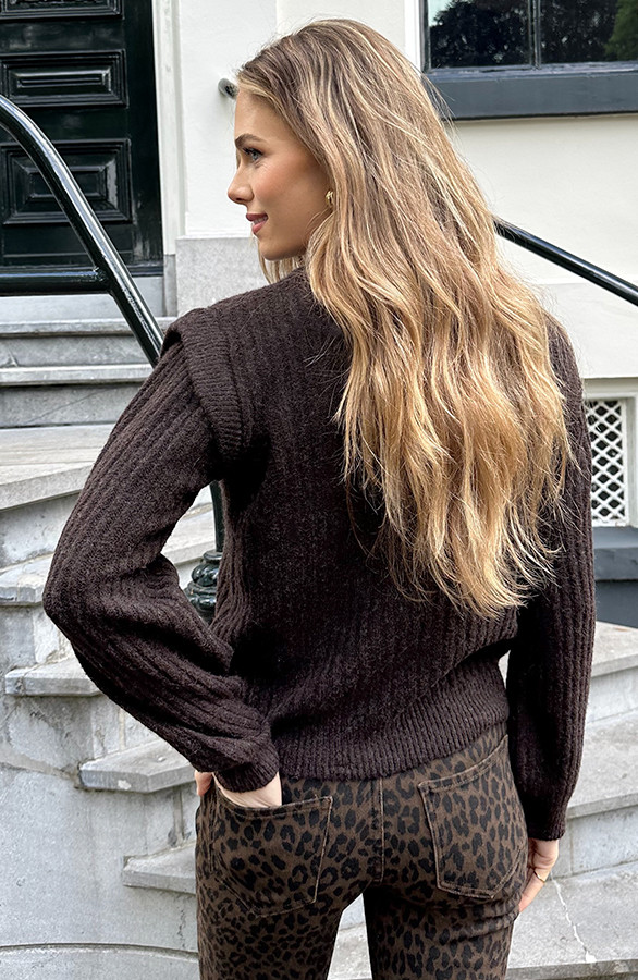 Knitted-Shoulder-Detail-Trui-Choco-7
