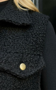 Boucle-Gilet-Met-Knopen-Zwart-22-4