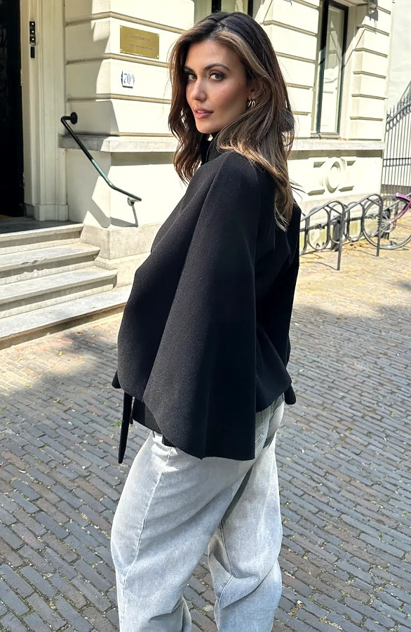 Cape-Jacket-Met-Ceintuur-Zwart-66-2
