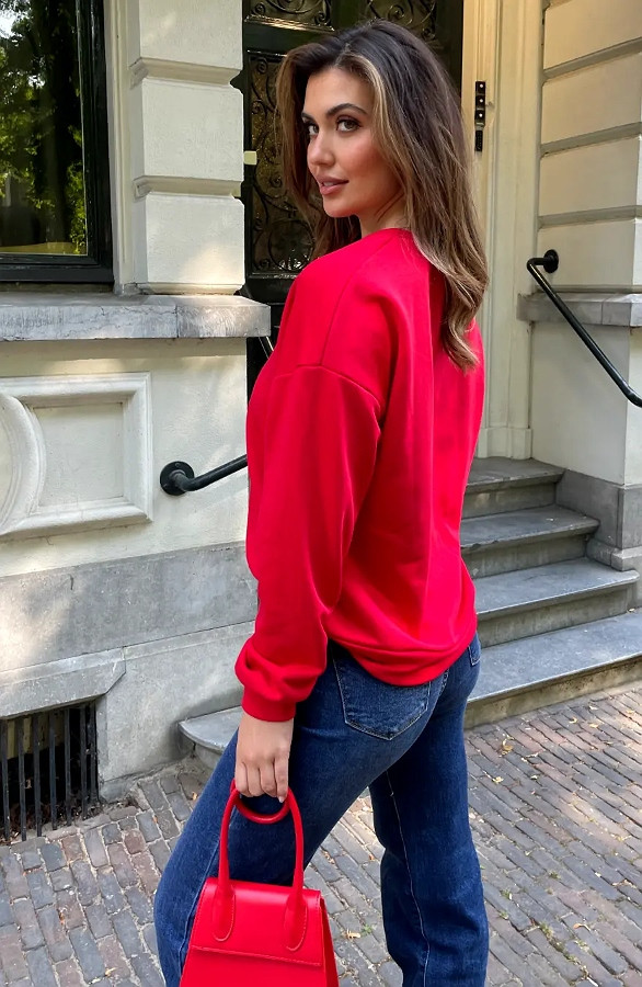 Comfort-Sweater-Love-Patch-Red-2