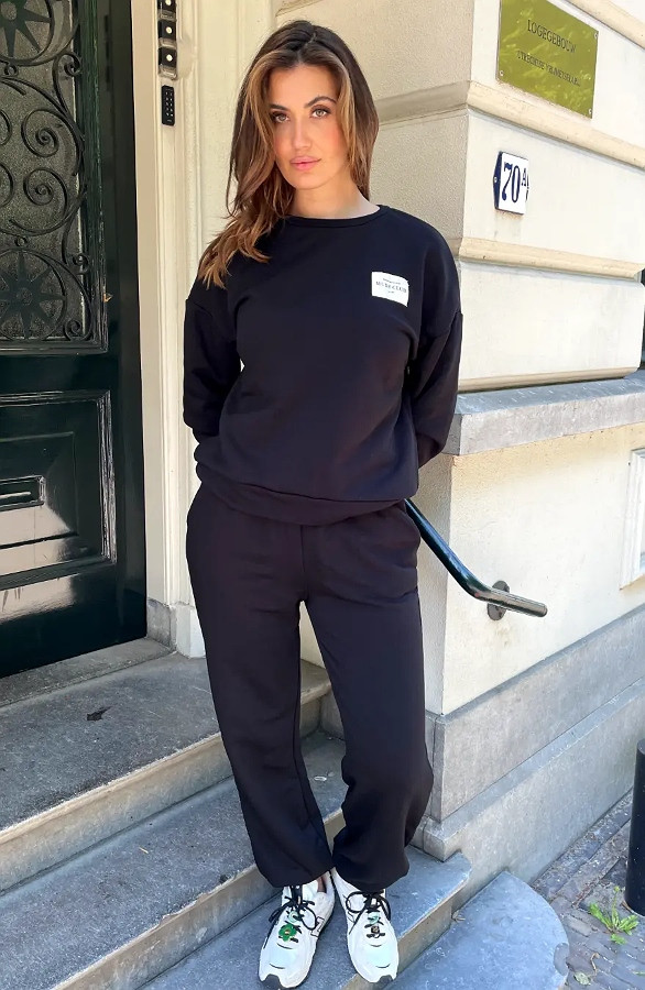 Comfort-Sweater-Muse-Club-Black-1