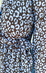 Luxury-Leopard-Jurk-close-babyblauw-done
