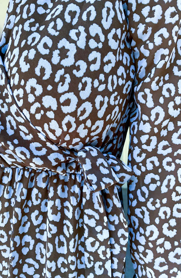 Luxury-Leopard-Jurk-close-babyblauw-done