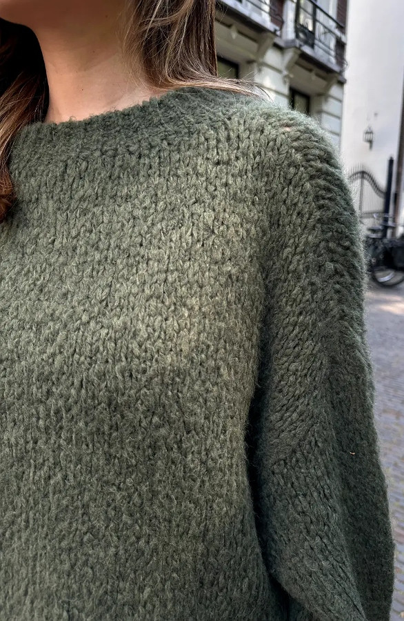 Soft-Oversized-Trui-Army-66-1