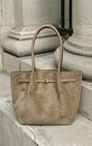 Suedine-Handtas-met-Gespdetail-Dark-Beige-2