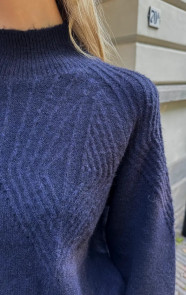 Ultra-Soft-Trui-Marine-3