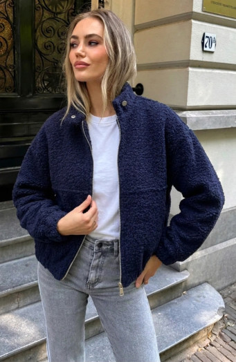 Boucle-Bomber-Coat-Met-Rits-Marine-5-1
