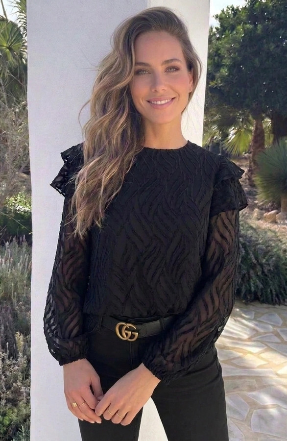 Noa-Ruffle-Blouse-Zwart-1