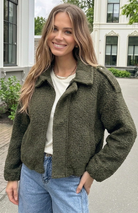 Oversized-Boucle-Jacket-Met-Rits-Army-5-3