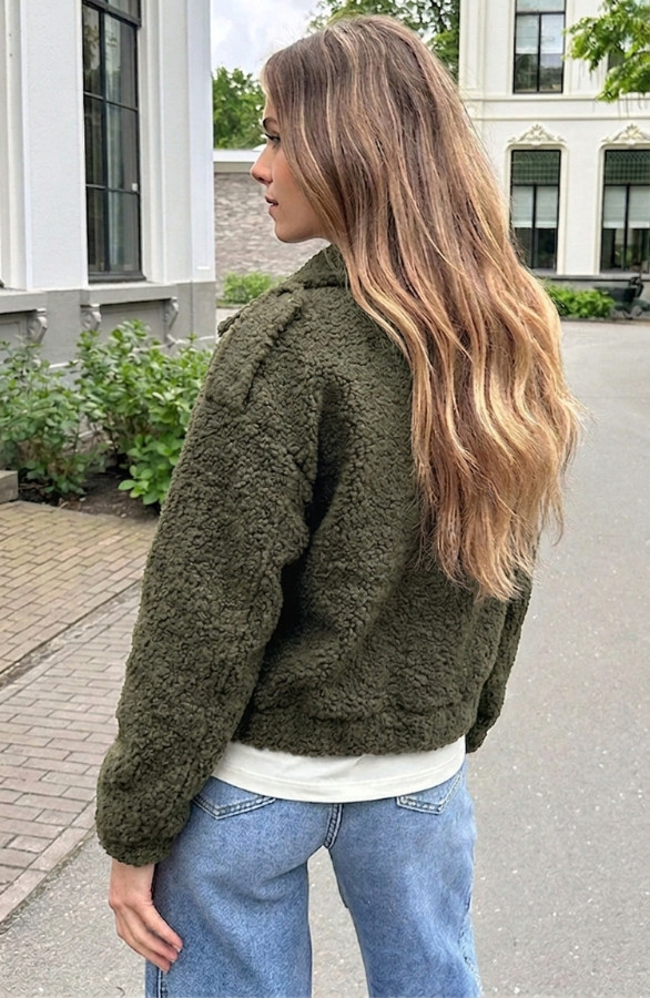 Oversized-Boucle-Jacket-Met-Rits-Army-5-4