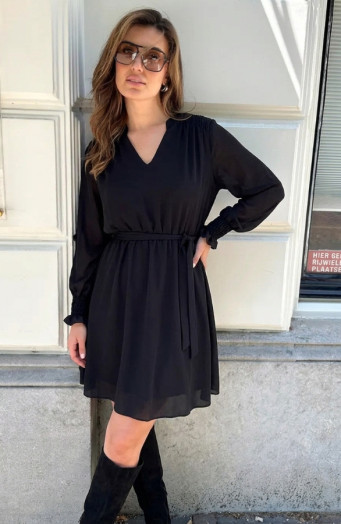Schwarzes Kleid mit V-Ausschnitt und Smokdetails